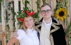 Julia Rybczyńska jako Karusia i Jakub Sarnowski jako Adam Mickiewicz